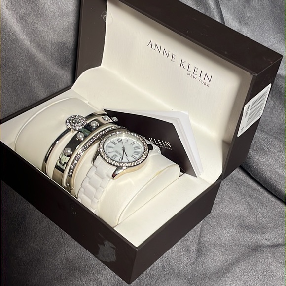 🪩 Anne Klein elegant Watch and bracket set 🪩